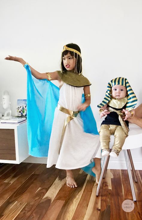 Eygptain Costumes Diy, Cleopatra Diy Costume Ideas, Cleopatra Diy Costume, Egyptian Custome Ideas, King Tut Costume, Family Egyptian Halloween Costumes, Diy Cleopatra Dress, Diy Egypt Costume, Diy Cleopatra Halloween Costume