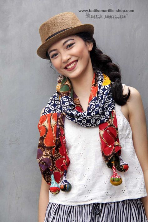 Patchwork Scarves, Batik Amarillis, Batik Kebaya, Trendy Sewing Patterns, Patchwork Scarf, Fabric Scarf, Diy Scarf, Pretty Scarves, Fabric Yarn