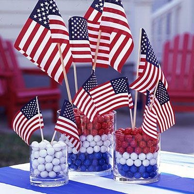 July 4th Entertaining American Centerpieces, Usa Theme Party, Forth Of July Crafts, American Party Decorations, American Themed Party, Missions Conference, Patriotic Centerpieces, Fashion Design Inspiration, Promotion Party