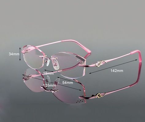 Rimless Glasses Women, Ladies Eyeglasses Frames, Womens Eyewear, Pretty Sunglasses, Classy Glasses, Glasses Inspiration, Fancy Glasses, Womens Eyewear Frames, Women's Eyewear