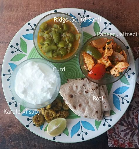 15 Vegetarian Indian Lunch Ideas | whats cooking mom Indian Healthy Lunch Ideas, Healthy Lunch And Dinner Ideas, Indian Lunch Ideas, Dinner Ideas Indian, Ayurvedic Food, Food Thali, Tiffin Ideas, Lunch And Dinner Ideas, Lunch Recipes Indian