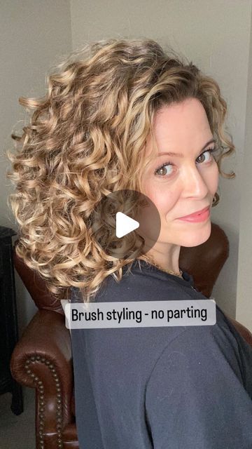 2,008 likes, 68 comments - me.and.my.curls on September 25, 2023: "Brush styling -No specific parting. I don’t establish an obvious part in my hair on my washdays. This allows me to flip my part from one day to the next which often helps avoid refreshing and gives me root volume. Products: @discovertreluxe •Curl Renew & Restore Cleansing Rinse •Untie the Knot leave in conditioner •Hi Definition Curl Enhancer Styling Gel - Fragrance free •Soothe & Restore Curl Defining Mousse Tools used Permed Hair With Straight Bangs, Fall Hair Curly Natural Curls, Curly Hair Parted To The Side, Me And My Curls, Styling Shoulder Length Curly Hair, Curly Hair How To Style, How To Style 2b Hair, Plump Method Curls, How To Get My Curls Back