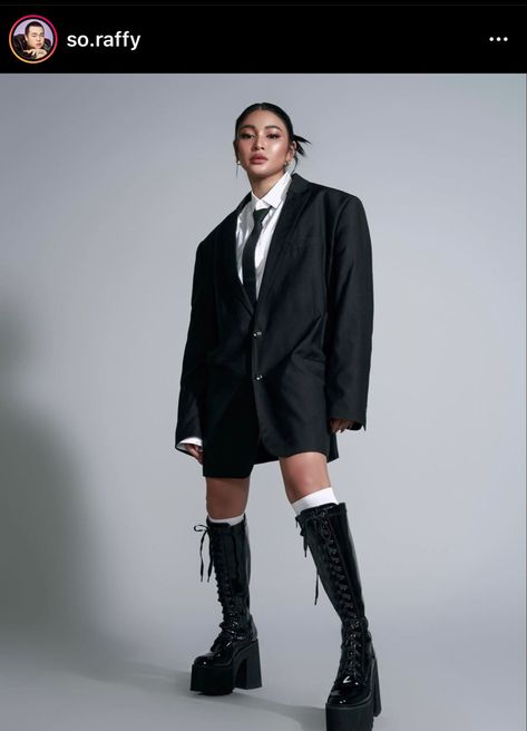 Winter Fashion Photography, Female Gaze, Woman In Suit, Blazer Outfits Casual, Nadine Lustre, Winter Chic, Woman Suit Fashion, Fashion Photography Poses, Androgynous Fashion