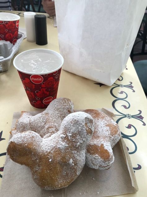 Disneyland Beignets, Princess And The Frog Beignets, Mint Julep Bar, Port Orleans French Quarter, Disney Divas, Disney Desserts, Disneyland Food, Disneyland Tips, Vacation Quotes