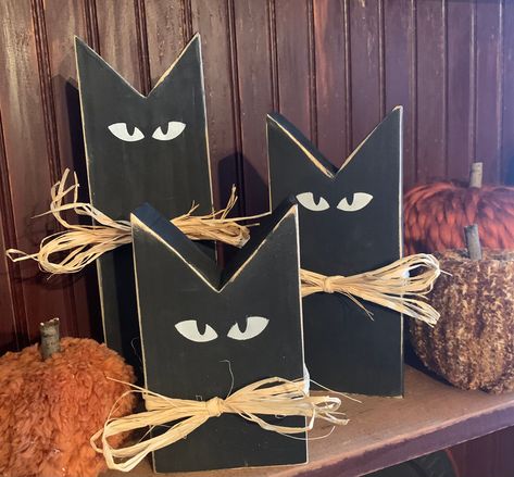 These cute festive wood black cats would be a perfect addition for your fall/Halloween Decour. In this listing you will receive three wood black cats tied with a perfect raffia bow. The tallest cat is 10" x 3 1/2". The next one is approximately 8" x 3 1/2" and the smallest one is 6" x 3 1/2". 2x4 Cats, Black Cat Halloween Decorations Outdoor, Wood Cats, Wood Halloween Decorations, Cat Tie, Black Cat Decor, Craft Room Organization Diy, Haunted Hayride, Wood Yard Art