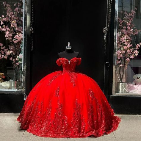 Deep Red Quinceanera Dresses, Red Debut Dress, Royal Red Quinceanera Dresses, Qenseñera Dress, Qenseñera Ideas, Red 15 Dresses Quinceanera, Dama Dresses For Quince, Cute Quinceanera Dresses, Red Sweet 16 Dresses