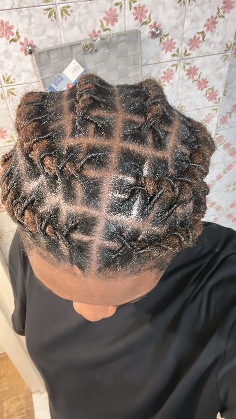 Locs Barrel Twist, Barrel Twist Styles, Barrel Twist Locs Men, Barrel Twist Locs, Dreads Inspiration, Retwist Styles, Taper Fade Long Hair, Locs Ideas, Twist Hair Men