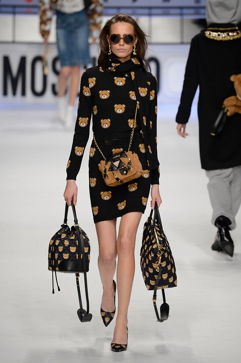 Moschino Bear, Moschino Fashion, Moschino Teddy Bear, Asos Fashion, Funky Fashion, Geek Chic, Dressy Outfits, Fall Collections, Italian Fashion