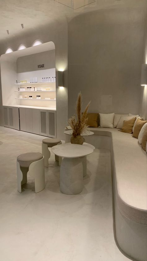 Lounge Waiting Area, Black And White Aesthetic Clinic, Spa Cafe, Eyelash Extention Room, Minimalist Esthetician Room, Salon Color Room Organization, Medspa Design, Minimalist Spa, Spa Lobby