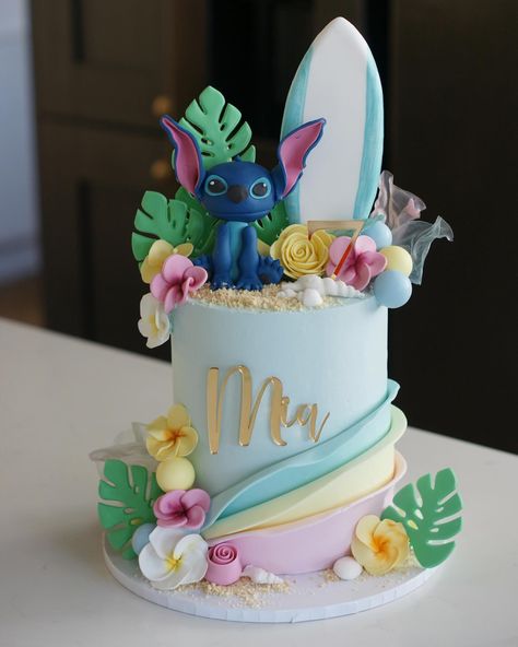 Think it’s time I shared a few photos! I’ve got so many that I haven’t shared yet. Loved this Lilo & Stitch cake 💙🩷 name & number charms: @rowanandcocreative I’m baking and answering messages/emails today so if you are waiting from me I will try to reply today. #cakes #cakedecorating #cakeart #kentcakes #londoncakes Lilo Stitch Cake, Cake Stitch, Stitch Birthday Cake, Hawaiian Birthday Cakes, Lilo And Stitch Cake, Stitch Party, 8th Birthday Cake, Stitch Cake, Stitch Birthday