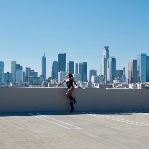 🌆 Photoshoot with a View of Los Angeles! 🌆 Want to capture unforgettable moments with incredible views of the heart of Los Angeles? 💫 I invite you to a unique rooftop photoshoot with a stunning view of Downtown’s majestic skyscrapers. Each photo here is filled with the atmosphere of the metropolis, romance, and urban energy! 💥 What to expect: — Panoramic views that will perfectly complement your look — A professional shoot with guidance on posing for the best shots — Great vibes and photos... Los Angeles Photoshoot Locations, June Photoshoot Ideas, Los Angeles Photoshoot, La Photoshoot, Photoshoot Location Ideas, Professional Shoot, Rooftop Photoshoot, Los Angeles Parks, Street Shoot