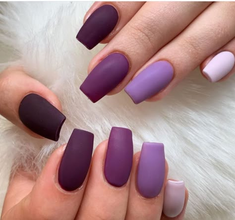 Ombre Color Nails Shades, Matted Nails Ideas, Matte Powder Dip Nails, Purple Nail Designs Matte, Matt Purple Nail Designs, Violet Matte Nails, Matte Purple Nail Designs, Matt Purple Nails, Trendy Nails Matte Purple