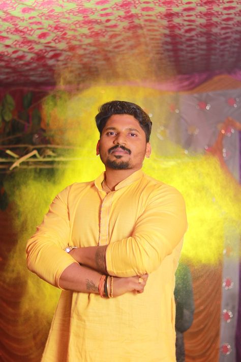 Sambalpur Groom Poses For Haldi, Haldi Stills For Boys, Haldi Ceremony Boys Stills, Haldi Poses Boys, Haldi Boys Photoshoot, Boys Haldi Photoshoot, Haldi Ceremony Boy, Haldi Groom Poses, Boy Haldi Photography