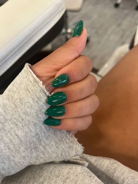 Emerald Green Jelly Nails, Royal Green Nails, Green Almond Shaped Nails, Nail Color Green, Dark Green Fall Nails, Christmas Green Nails, Trendy Green Nails, Chic Almond Nails, Green Nail Art Ideas