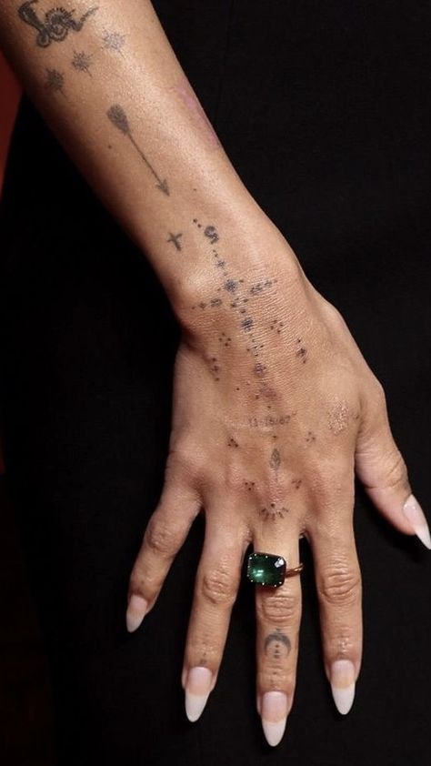 @therealjo444 Zoe Kravitz Hand Tattoos, Dot Hand Tattoo, Protection Tattoos For Women, Delicate Hand Tattoos For Women, Black Tattoos For Women, Zoe Kravitz Tattoos, Eat Tattoo, Inside Finger Tattoos, Finger Tattoo Ideas