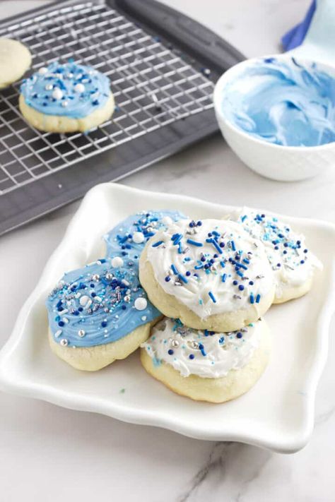 Sprinkle Frosting, Aka Cookies, Lofthouse Cookie Recipe, Hanukkah Recipes, Lofthouse Sugar Cookies, Lofthouse Cookies, Cookies Light, Hanukkah Food, Blue Cookies