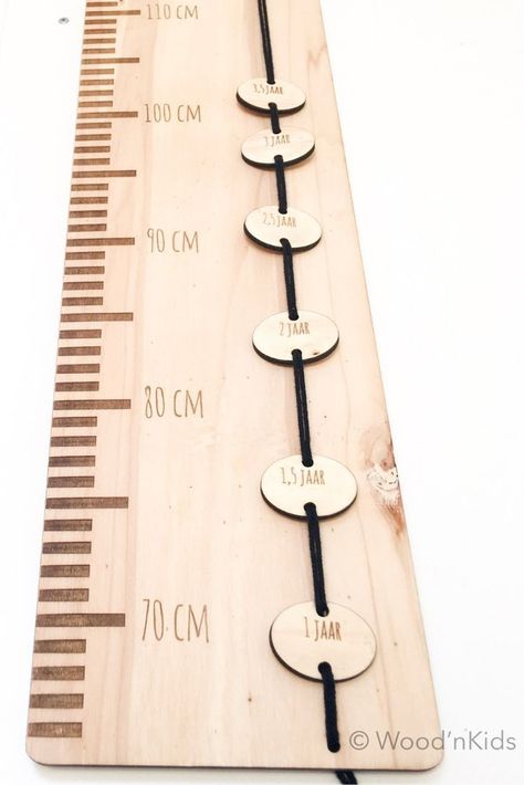 Growth Ruler, Wooden Growth Chart, Router Projects, Wooden Ruler, Kids Deco, Cricut Baby, Height Chart, Diy Presents, Room Paint Colors