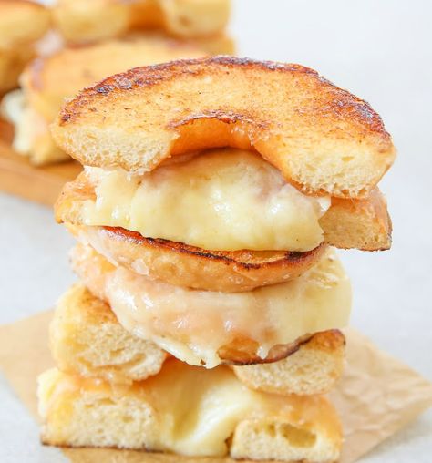 Grilled Cheese Donuts (Tom and Chee Copycat Recipe) - Kirbie's Cravings Cheese Donut, Panini Ideas, Sandwich Panini, Grill Cheese, Pizza Grilled Cheese, Making Grilled Cheese, San Diego Food, Grilled Cheese Sandwiches, Broccoli Cheddar Soup