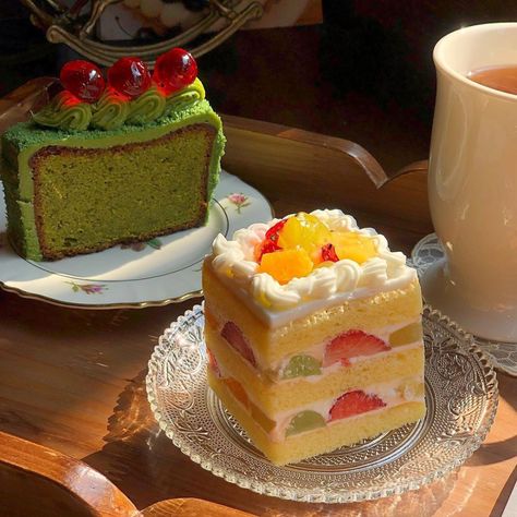 Cute Baking, Think Food, Cute Desserts, Dessert Drinks, Sweet Cakes, Pretty Cakes, Cafe Food, Fruit Cake, Asian Food