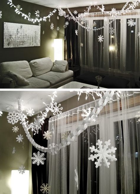 The Best DIY and Decor: Paper Chains and Snowflakes Dorm Christmas, Christmas Dorm, Dorm Stuff, Winter Wonderland Party, Paper Chains, Winter Inspo, Dorm Ideas, Christmas Bedroom, House Decorations