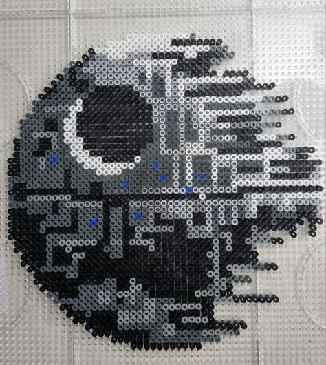 Darth Vader Perler Beads, Darth Vader Pixel Art, Star Wars Perler Beads, General Grievous, Fantasy Cross Stitch, Melty Bead Patterns, Hamma Beads, Perler Crafts, Pixel Art Grid