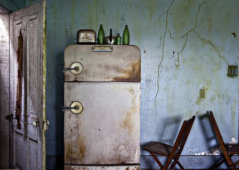 Pretty sure there's a dead body in that creepy fridge. I watch Bones and CSI-- creepy fridges are where the bodies are. Shudder. Fridge Photography, Book Worth Reading, Cool Photos, Photography