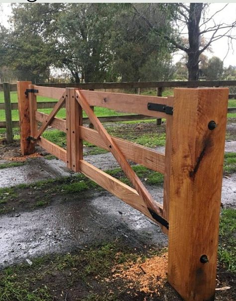 Farm Fence Gate, Farm Gates Entrance, Wooden Fence Gate, Wood Fence Gates, Post And Rail Fence, Farm Entrance, Wooden Gates Driveway, Backyard Gates, Timber Gates