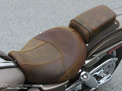 Motorcycle Seats Ideas, Harley Davidson Seats, Brown Motorcycle, Bike Seat Cover, Bike Leathers, Fat Bob, Moto Vintage, Saddle Seat, Bike Saddle