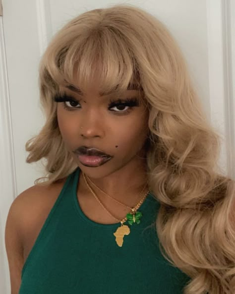 Honey Blonde On Cool Skin, Glinda Upland, Honey Blond, Short Straight Hair, Royal Rumble, Short Blonde Hair, Blonde Wig, Baddie Hairstyles, Hair Inspo Color