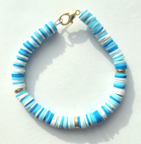 Blue Heishi Bracelet, Blue Heishi Bracelet Ideas, Blue Heishi Beaded Bracelets, Perle Heishi, Heishi Bead Bracelet, Friends Bracelet, Heishi Bracelet, Bracelet Inspiration, Fishing Bracelet