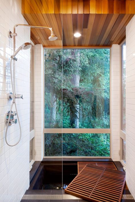 Herron Island cabin by First Lamp Architects Rv Tub, Japanese Style Bathroom, Japandi Bathroom, Hilltop House, Container Bathroom, Sunken Tub, 2024 Bathroom, Interior Courtyard, Japanese Bathroom