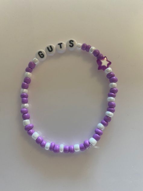 Clay Bead Bracelet Ideas Olivia Rodrigo, Guts Bracelet Ideas, Bead Bracelet Ideas Aesthetic, Guts Tour Bracelets, Small Beaded Bracelets Diy, Guts Bracelet, Olivia Rodrigo Bracelet Ideas, Concert Bracelets, Pulseras Kandi