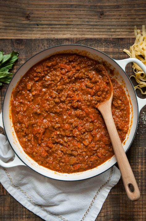 Postpartum Meal, Italian Meat Sauce, Drink Making, Cooking With Ground Beef, Bruschetta Recipe, Bolognese Sauce, Dinner Food, Cooked Veggies, Meat Sauce