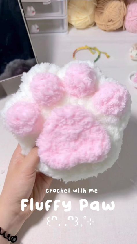 It’s time to make yourself a paw pillow 😚💕💕
I’m testing the pattern to see if it works with other types of yarn and it turns out amazing!

#crochet #crochetaddict #crochetlove #crochetpillow #pillow #glove #catlover #cat #catpillow #crocheted #diy #fluffy #fluffycat #amigurumi #freepattern #pattern #tutorial #crochettutorial #youtube #youtubetutorial #quick #easy #beginner #crochetbeginner Mystery Crochet, Crochet Room, Plushies Crochet, Kawaii Diy Crafts, Things I Want To Learn, Snowflake Embroidery, Knitting Hacks, Easy Crochet Animals, Crochet Eyes