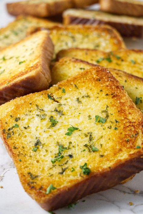 Garlic Bread With Texas Toast, Diy Texas Toast Garlic Bread, Homemade Texas Toast Garlic Bread, Homemade Texas Toast Bread, Diy Garlic Toast, Homade Garlic Bread Toast, Flour Tortilla Garlic Bread, Homemade Garlic Toast, Toasted Garlic Bread