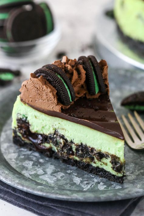 Freeze Cheesecake, Mint Oreo Cheesecake, Freeze Cheese, Homemade Cheesecake Recipes, Life Love And Sugar, Mint Chocolate Cheesecake, Mint Desserts, Mint Cheesecake, Oreo Filling