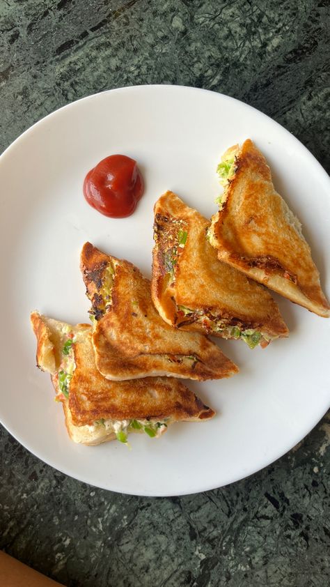 #food #sandwich #sandwichrecipes #fakestory #food #yum #fakesnaps #sillygoofymood #thatgirlfeed #aesthetic #thataestheticgirl Desi Food, Indian Snack Recipes, Sandwich Recipes, Appetizer Snacks, Appetizer, Desi, Sandwiches, Snack Recipes, Snacks