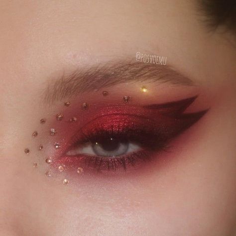 Dark Red Eye Makeup, Aesthetic Eye Makeup, Aesthetic Eye, Red Eye Makeup, Lash Vendors, Red Makeup, Lily Evans, Ginny Weasley, Edgy Makeup