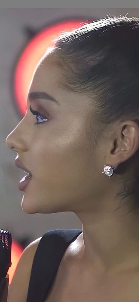 Ariana Grande Nose Job, Ariana Grande Nose, Ariana Grande Profile, Face Symmetry, Ariana Grande Album, Nose Job, Side Profile, Ariana Grande, Ear Cuff