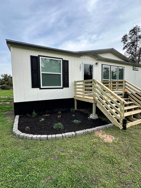 Front Steps Mobile Home, Mobile Home Outside Decor, Modular Home Backyard Ideas, Backyard Mobile Home Ideas, Manufactured Home Back Porch, Grey And White Mobile Home Exterior, Remodeling Outside Of House Ideas, Farm Trailer House, Manufactured Home With Porch