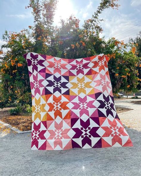 Jasmin Hartnell on Instagram: "The Luella Quilt pattern is now available! You can get it from my Etsy shop the link is in my bio. Luella comes in 3 sizes: baby, throw and bed. It also comes in 3 color ways: multicolor, ombré and two tone. The bigger the quilt the bigger the blocks. My grandma’s middle name was Luella and she was a crafty queen! She always had multiple sewing projects going on and when I went to visit I always packed a small project to work on. She was a force to be reckoned Curves Quilt Pattern, Patch Work Quilt Pattern, Two Block Quilts, New Quilt Patterns 2023, Quilt Squares Ideas Simple, Boho Quilt Pattern, Unique Quilt Patterns, Sunset Quilt, Bed Quilt Patterns