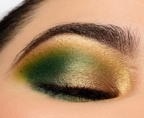 Mom Makeup, Green Eyeshadow Look, Shadow Ideas, Revolution Eyeshadow, Eyeshadow Ideas, Eyeshadow For Brown Eyes, Work Makeup, Blending Eyeshadow, Red Makeup