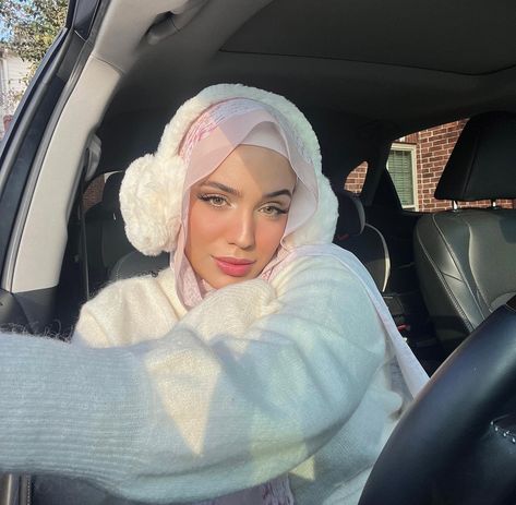 Car Shots, Winter Hijab, Turkish Hijab, Modest Winter Outfits, Urban Fashion Photography, Instagram Creative Ideas, Winter Fashion Outfits Casual, Hijab Outfits, Hijabi Aesthetic