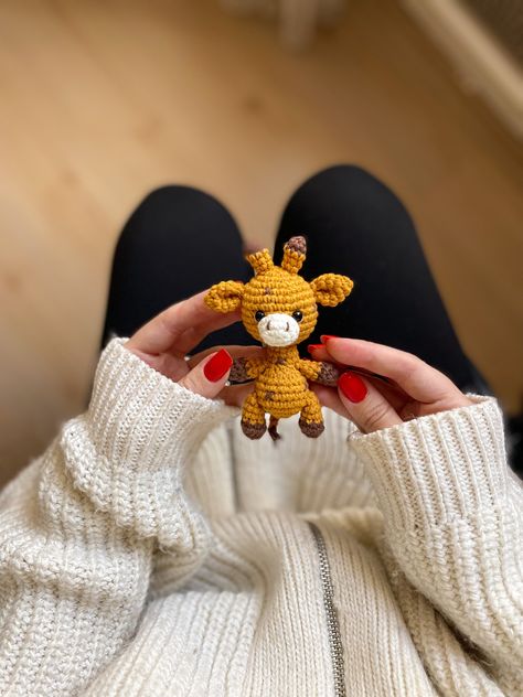 Toys Quotes, Giraffe Keychain, Crochet Giraffe Pattern, Amigurumi Keychain, Crochet Giraffe, Crochet Toys Free Patterns, Miniature Crochet, Giraffe Crochet, Simply Knitting