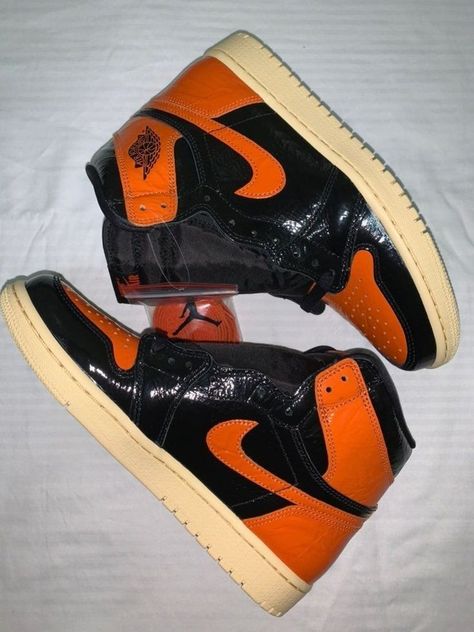 Air Jordan 1 Shattered Backboard, Jordan 1 Orange, Orange Jordan, Jordan 1 Shattered Backboard, Cute Jordans, Af1 Shoes, Shattered Backboard, Preppy Shoes, Jordan Shoes Girls