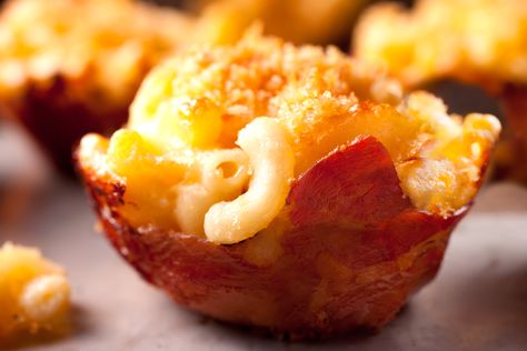 This Prosciutto-Wrapped Macaroni and Cheese Cup recipe is baked inside individual crispy prosciutto cups for the perfect party snack. Macaroni And Cheese Cups, Mac And Cheese Cups, Cheese Cups, Potluck Ideas, Muffin Tin Recipes, Potluck Dishes, Macaroni Cheese, Om Nom, Sangria