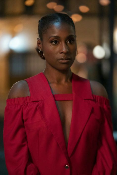 Issa Rae aka Issa Dee Red cold sholder jacket by Thebe Magugu Issa Insecure Outfits, Insecure Hbo Fashion, Insecure Hairstyles, Insecure Fashion, Hbo Insecure, Insecure Outfits, Issa Rae Hairstyles, Me Season, Mens Dress Outfits