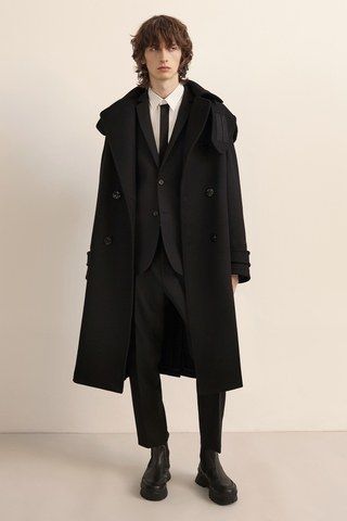 Dazai Osamu, Fashion Business, Mens Winter Fashion, Mens Fall, Mens Fashion Summer, Fashion Show Collection, Black Coat, Mens Fashion Casual, Mens Suits