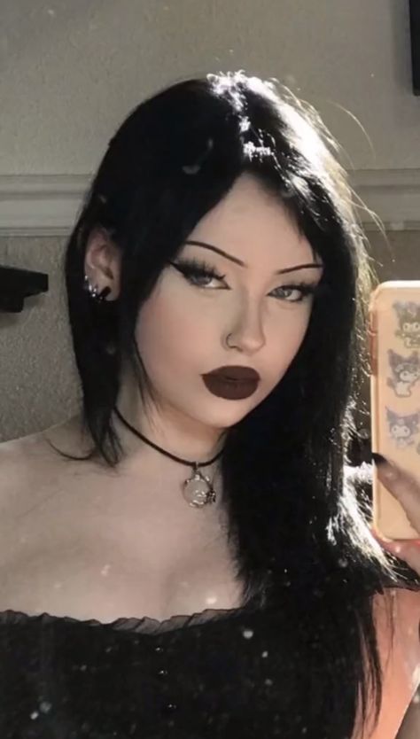 Makeup Emo, Goth Eye Makeup, Dark Makeup Looks, Goth Gifts, How To Impress, Pretty Eye Makeup, Eye Makeup Looks, Alt Makeup, Eye Makeup Ideas