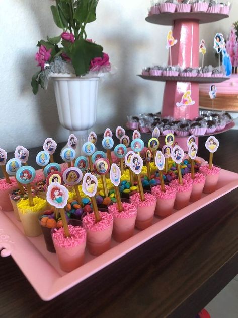 Princess Birthday Cupcakes, Flower Cookies Bouquet, Disney Princess Party Decorations, Disney Cupcakes, Disney Princess Theme, Minnie Mouse Birthday Party Decorations, Princess Theme Birthday, Princess Theme Birthday Party, Princess Party Decorations